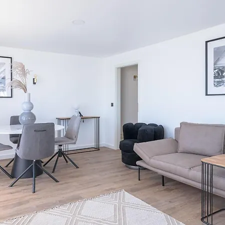 Johouse 12 Apartment